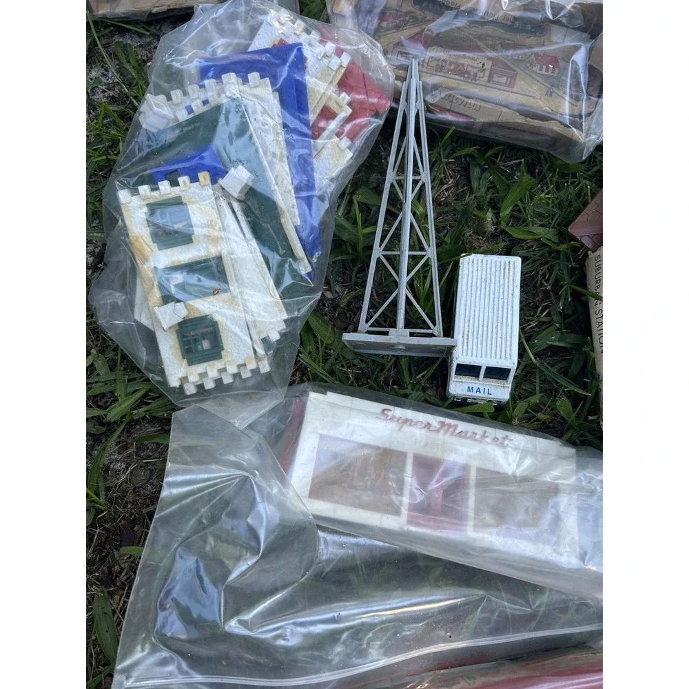 Vintage Model Train Building Lot 15+ Plasticville Lionel Bachmann Etc